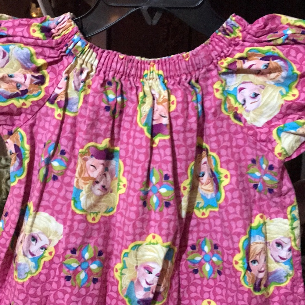 💮Sold💮Adorable handmade Anna and Elsa dress, T